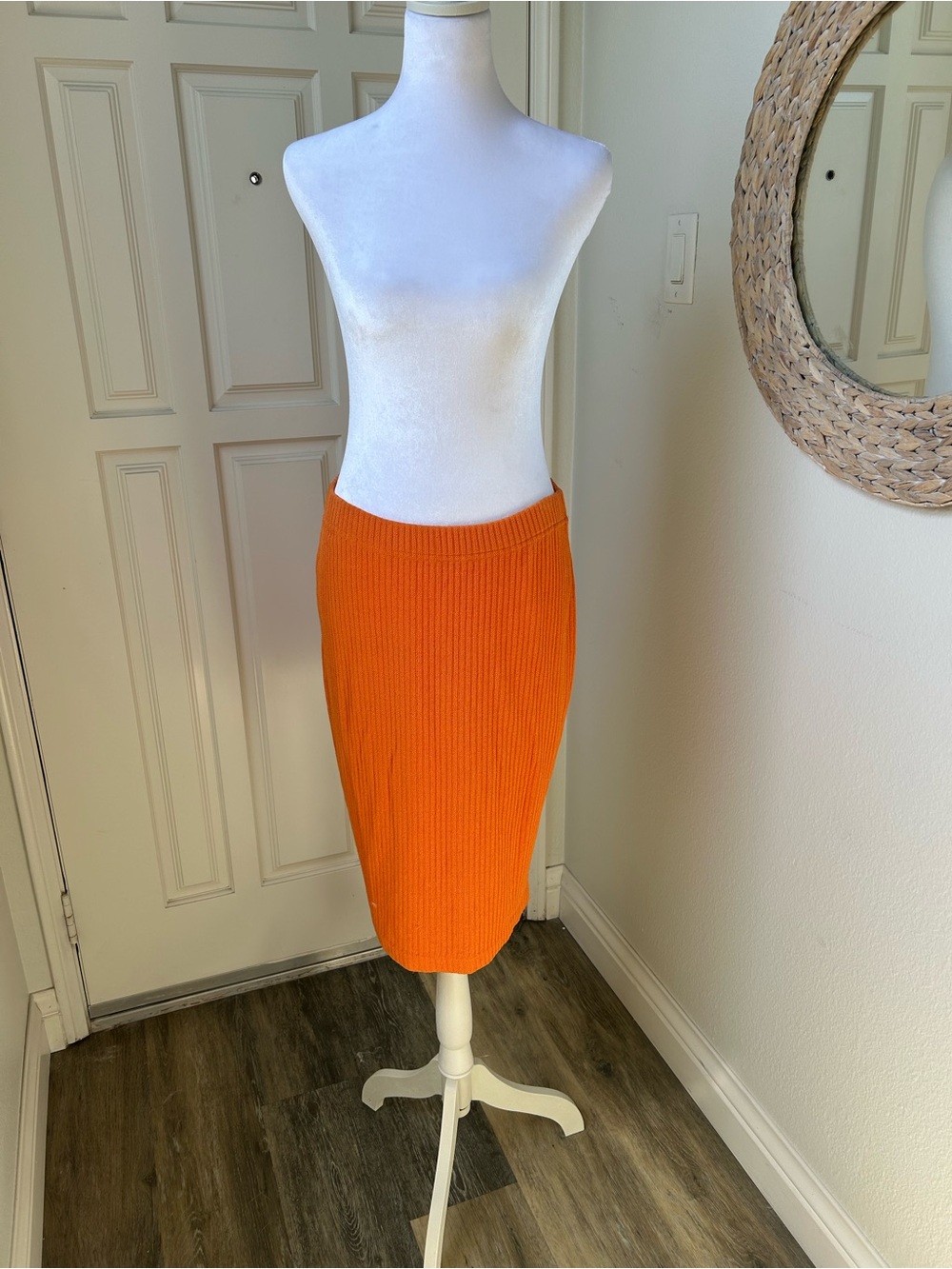 Rare St. John Persimmon Orange Ribbed Knit Midi Skirt USA 8